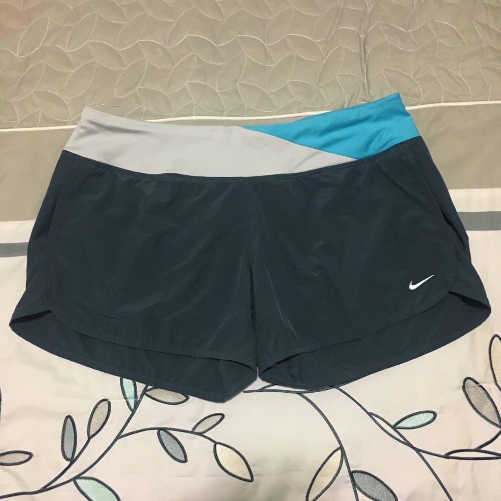 Nike pocket running shorts, M